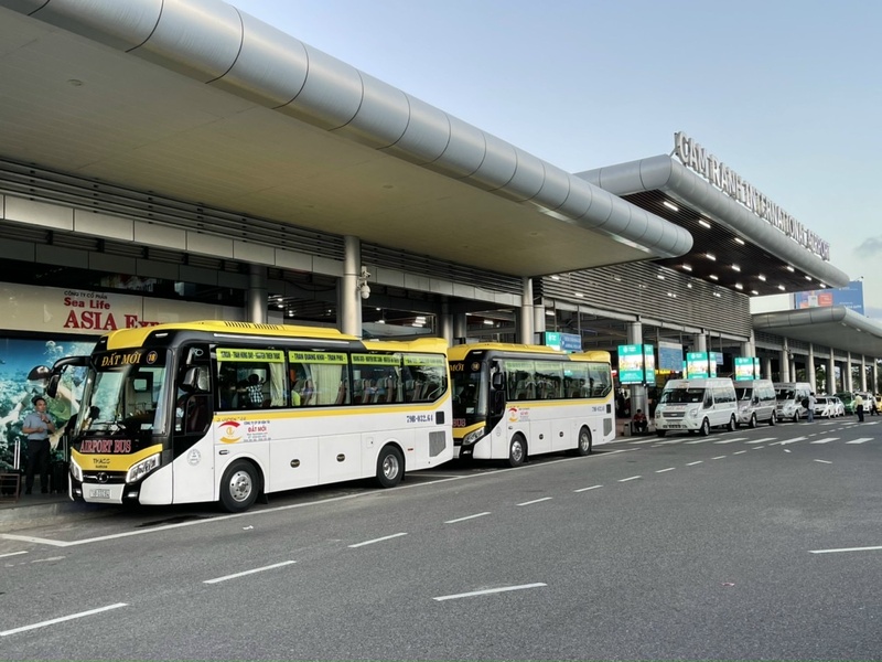 Xe bus đưa đón tại sân bay
