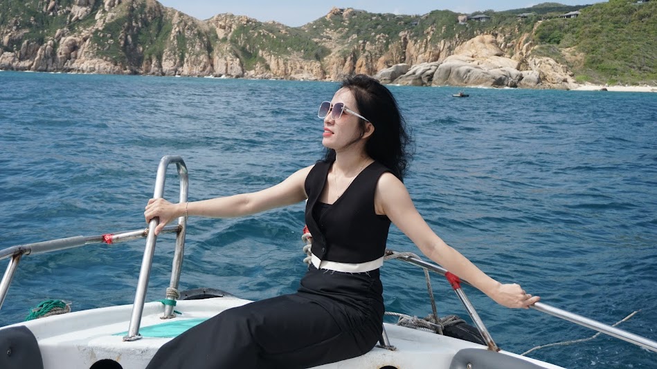 Cùng Hello Phan Rang tìm hiểu biển Vĩnh Hy có gì mà thu hút nhiều khách du lịch đến như vậy nhé !!!