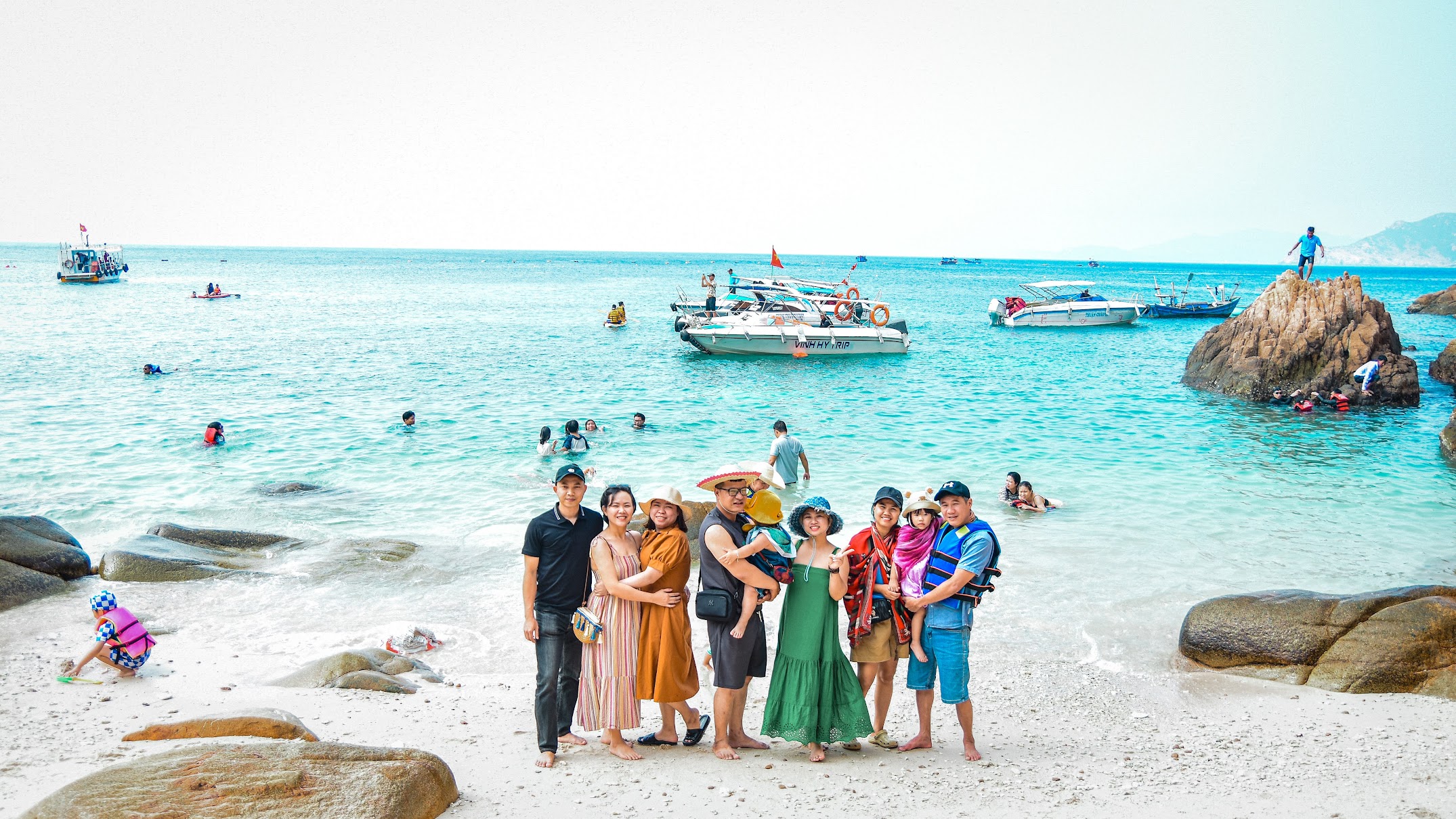 Gia đình check-in tại Hòn Rùa