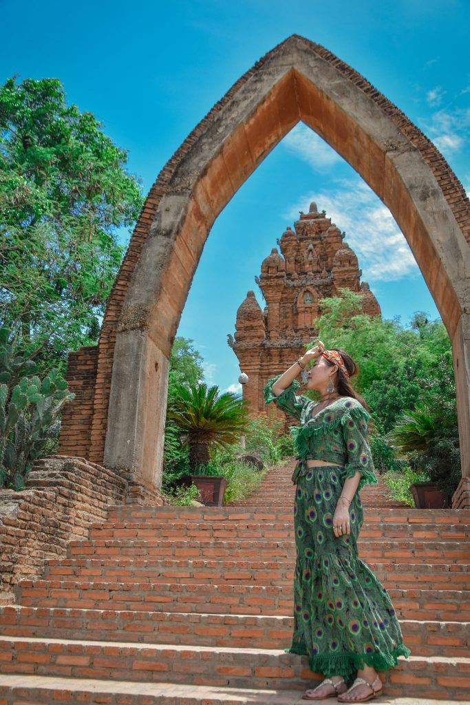 Tháp Chăm cổ Poklong Garai.
