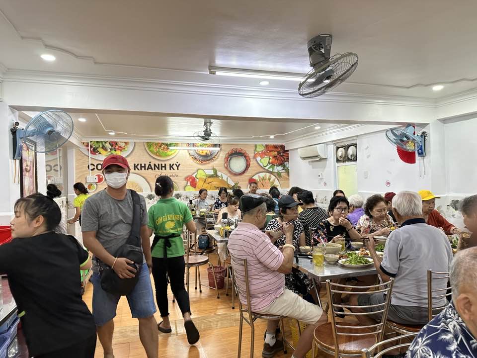 Không gian thoải mái, sạch sẽ