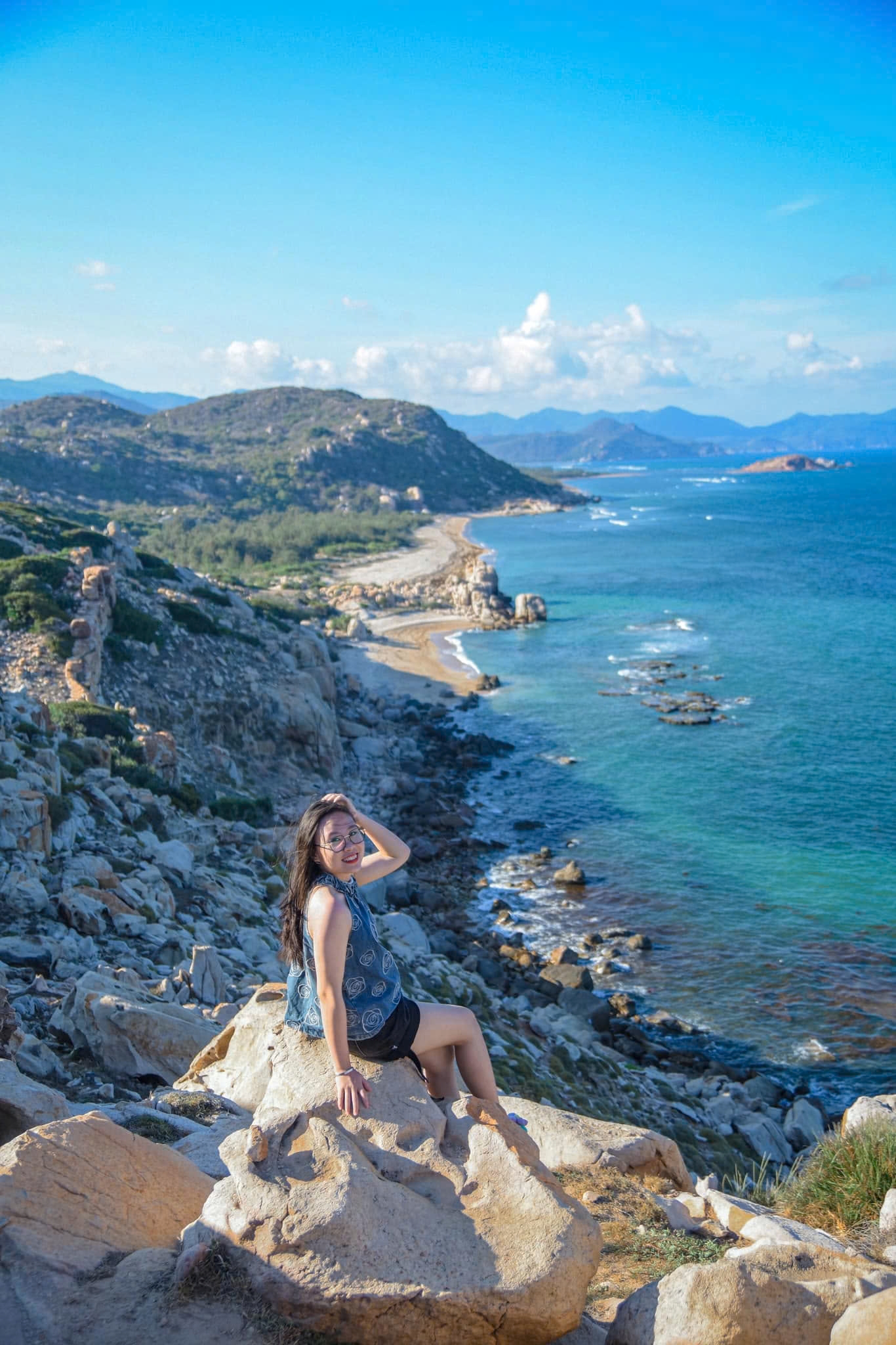 Những tảng đá bên bờ biển