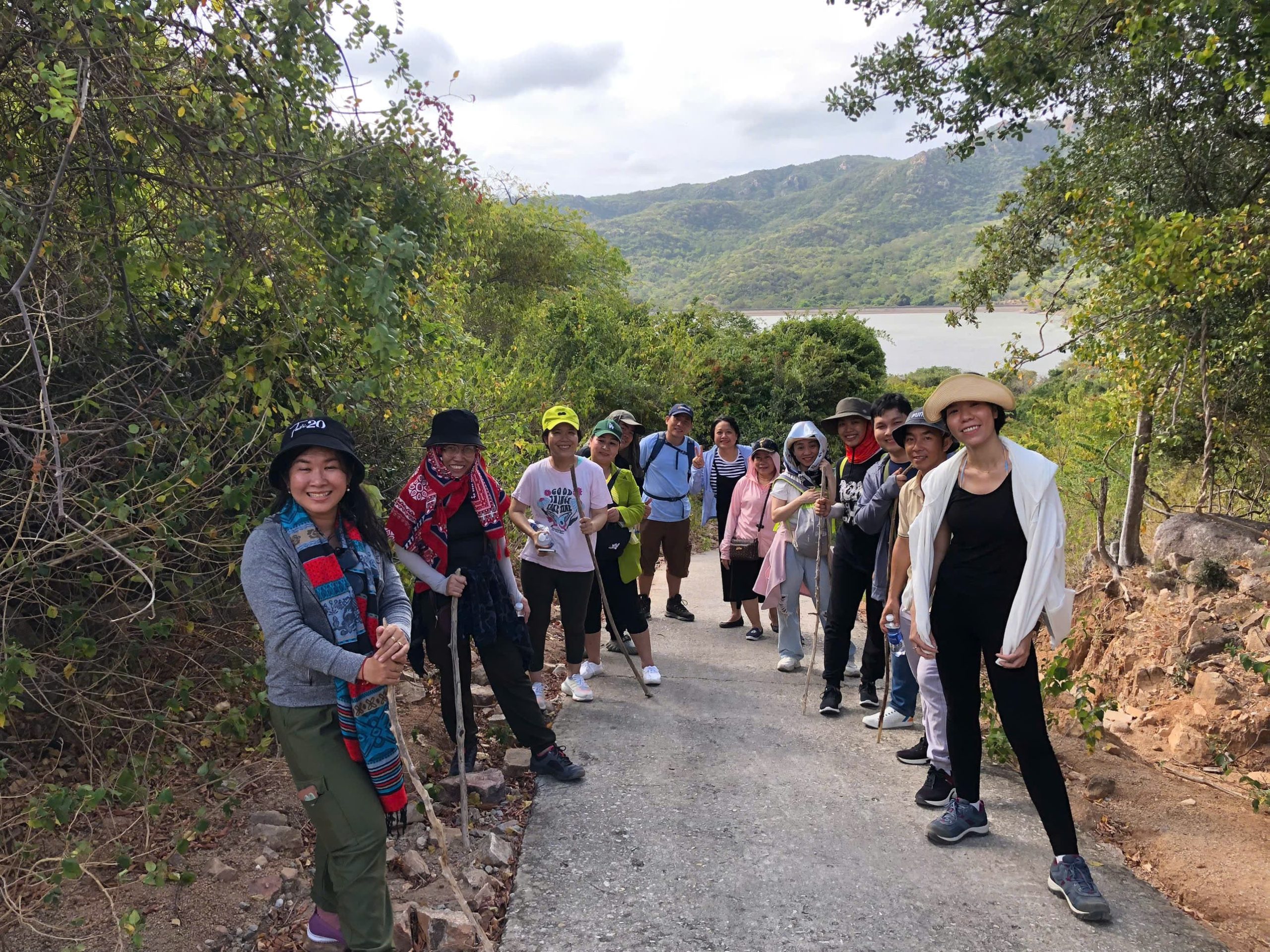 tour leo Núi Chúa trải nghiệm tuyệt vời
